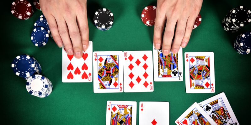 Kinh nghiệm chơi xì tố hiệu quả bắt đầu từ việc quan sát kỹ đối thủ